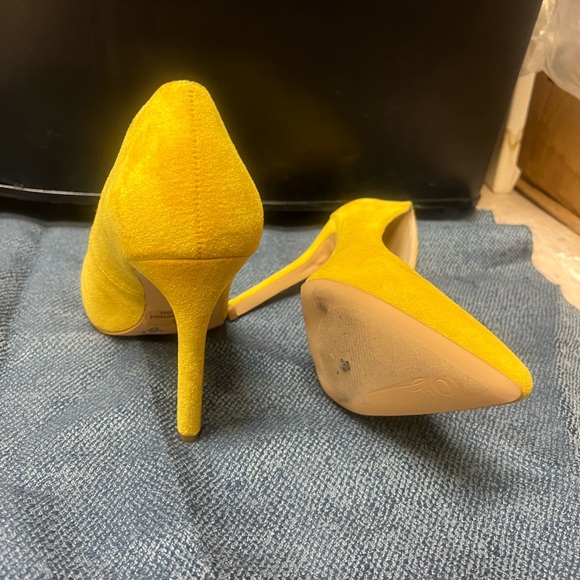 Yellow heels - Picture 2 of 2